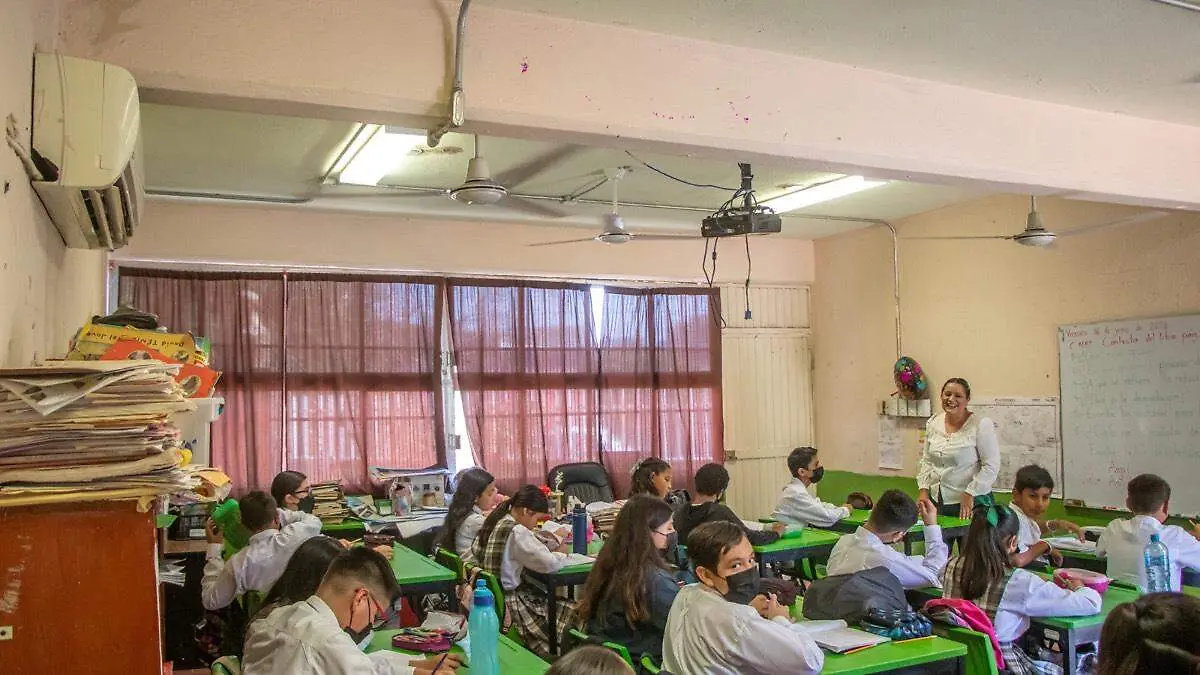 Salon de clases estudiantes primaria 2