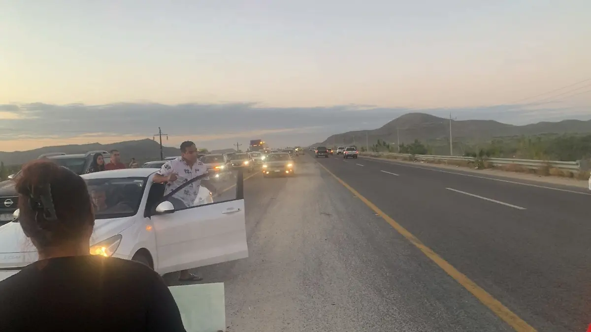 carretera-cerrada-pescadero-protesta-saul-castro