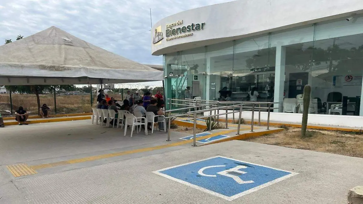 banco-bienestar-los-cabos-saturado-personas