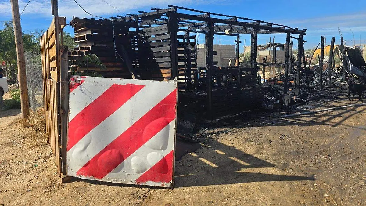 restos-casa-incendiada-cabo-san-lucas
