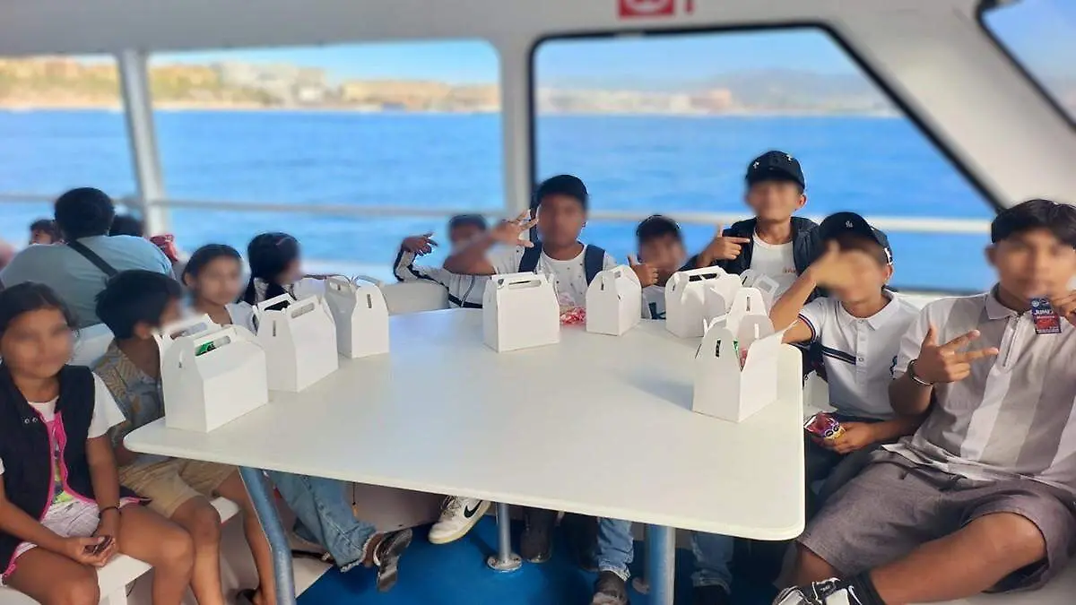 menores pasean en barco gratis en bahia de cabo san lucas 3