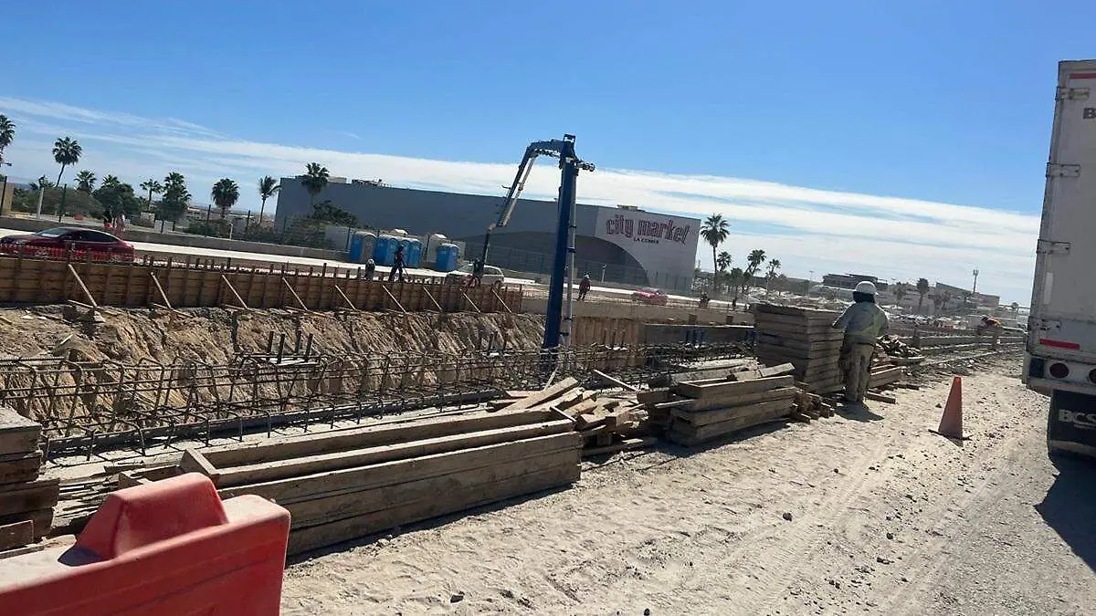 Obras paso desnivel los cabos