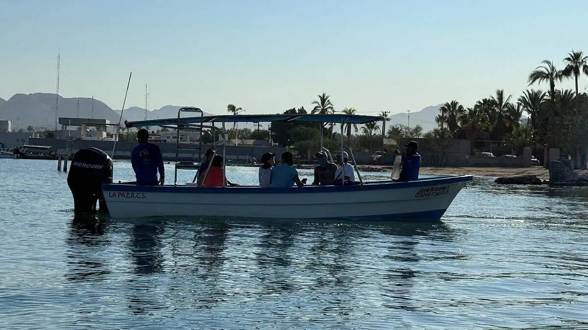 Visitantes en lancha 2