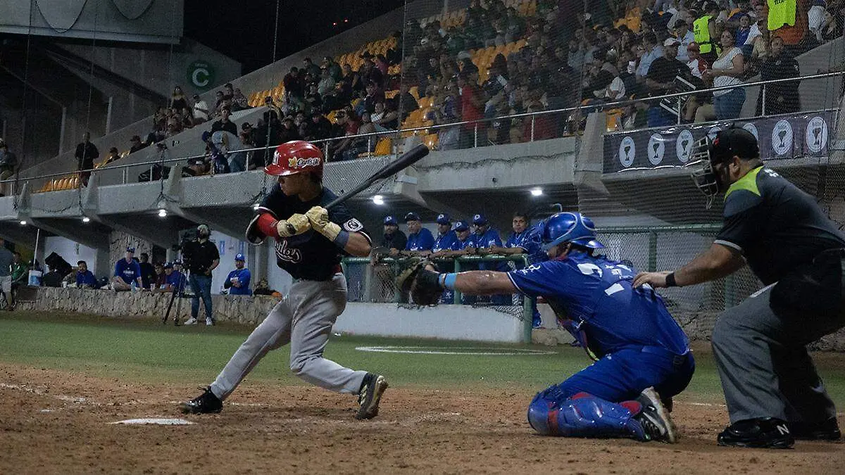 jugador-beisbol-huracanes-la-paz