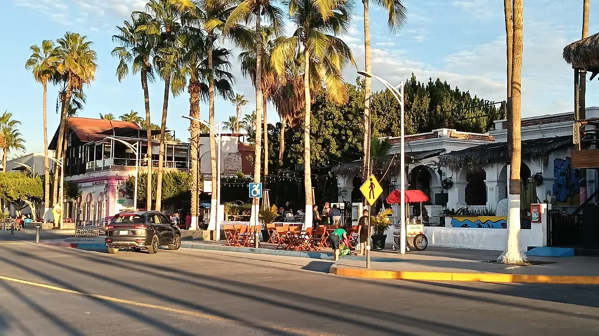 bares-restaurantes-frente-malecon-la-paz