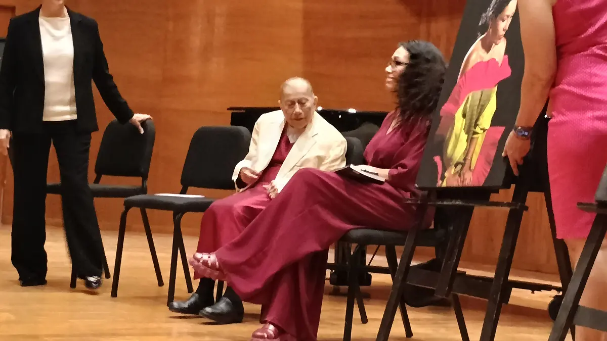 dolores heredia en presentacion de libro 2