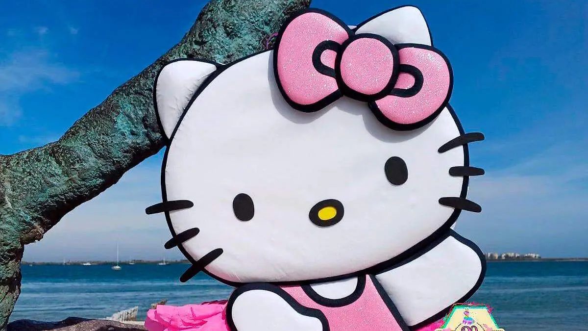 piñata-hello-kitty-hecha-rosa-amelia-gerardo-drew-artesana-baja-california-sur