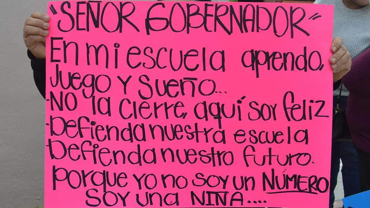 pancarta protesta cierre kinder