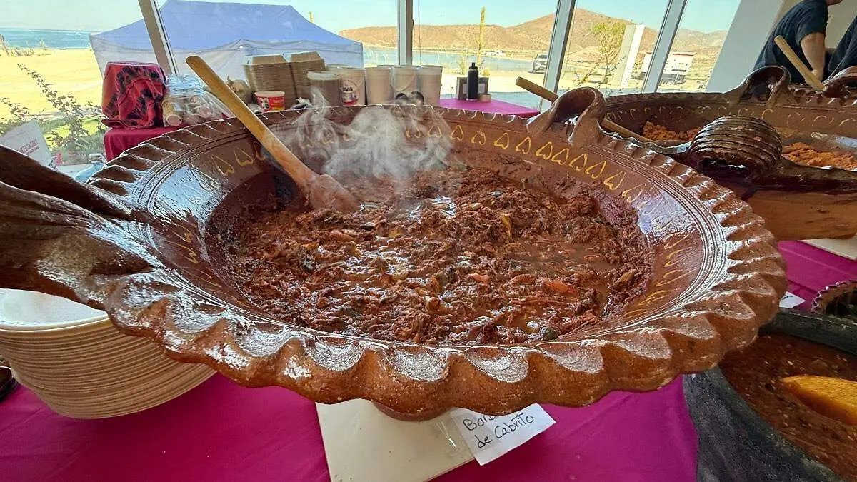 Gastronomia y cazuela con comida en la paz bcs