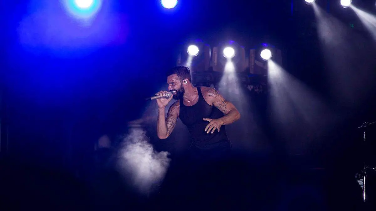 ricky-martin-cantando-concierto