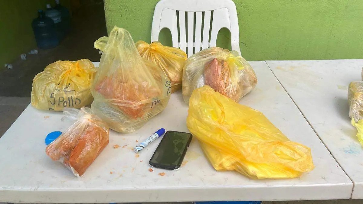 bolsa-tamales-sobre-mesa