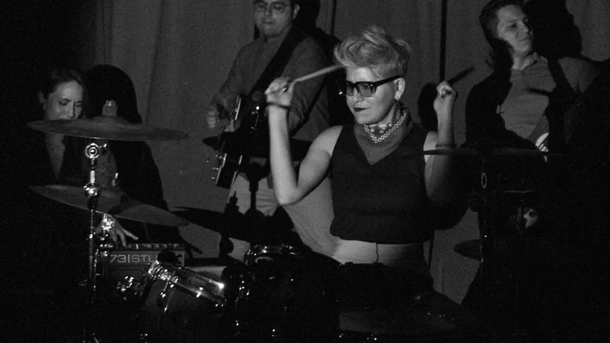 banda-udcaliforniana-rock-pop-velant-durante-concierto