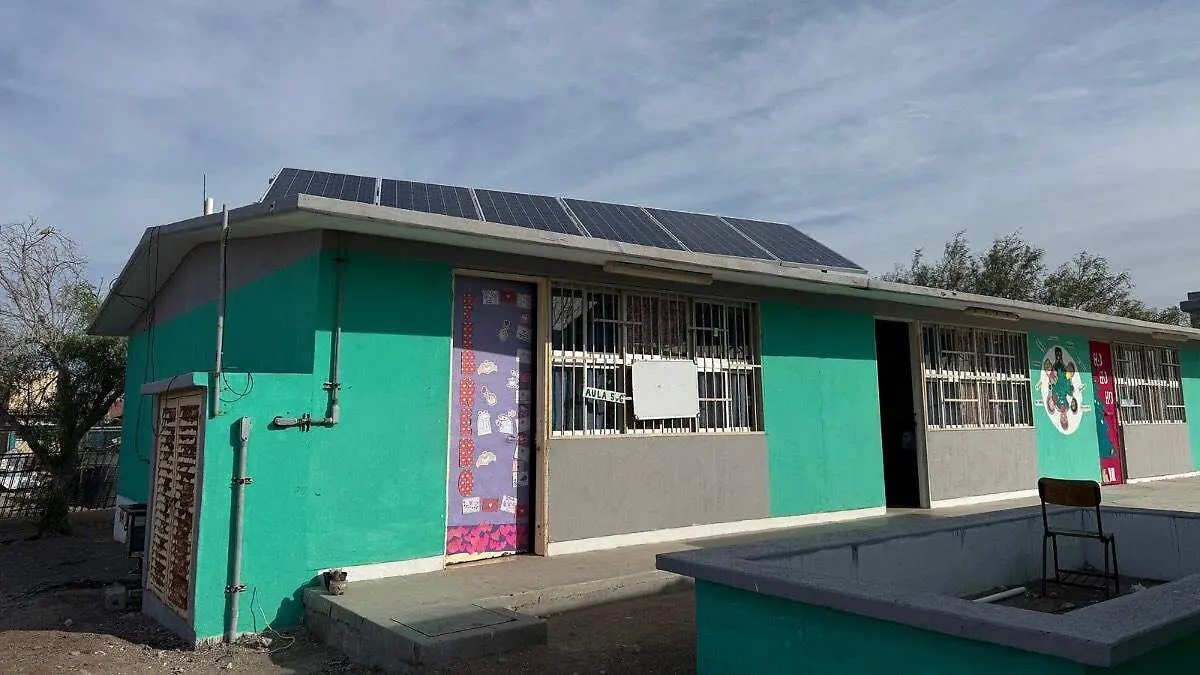 Paneles solares casa puerto chale