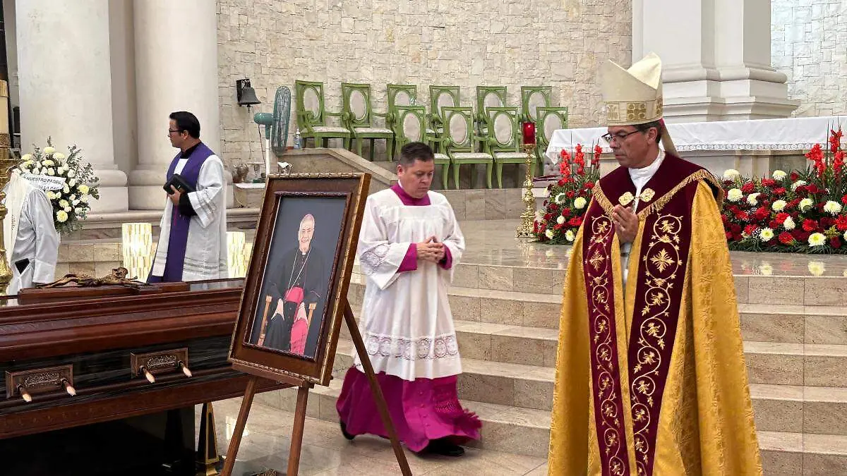 sacerdote-funeral-cuerpo-presente-obispo-miguel-angel-espinosa-garza