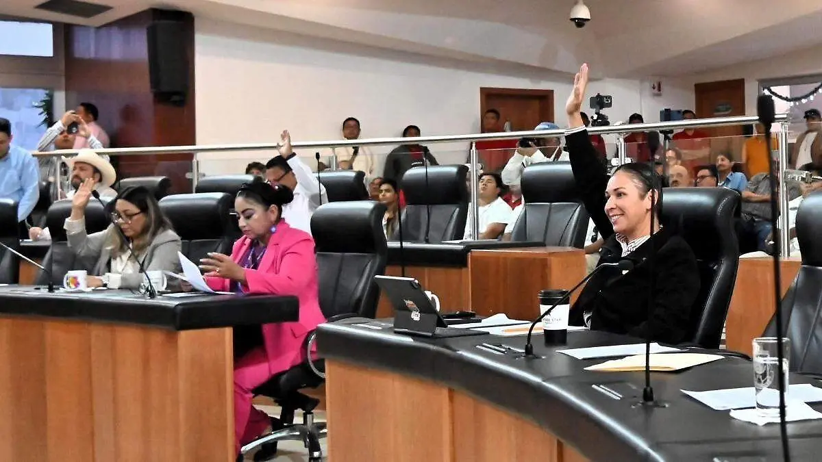 diputados-votando-sesion-congreso-baja-california-sur