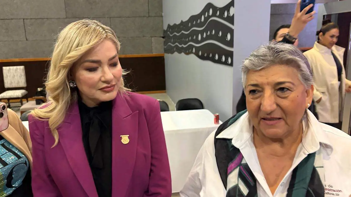 berta-montaño-cota-encuentro-titular-secretaria-finanzas-baja-california-sur-reunion-centro-convenciones-la-paz