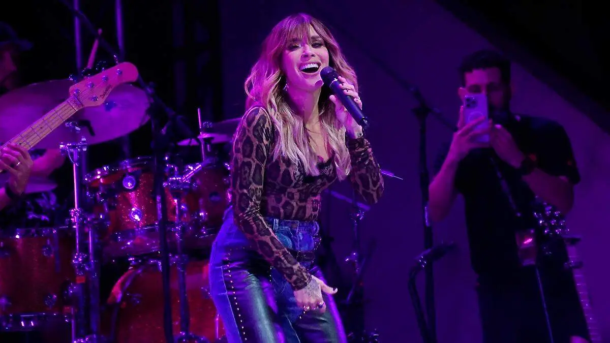  kany-garcia-cantando-concierto