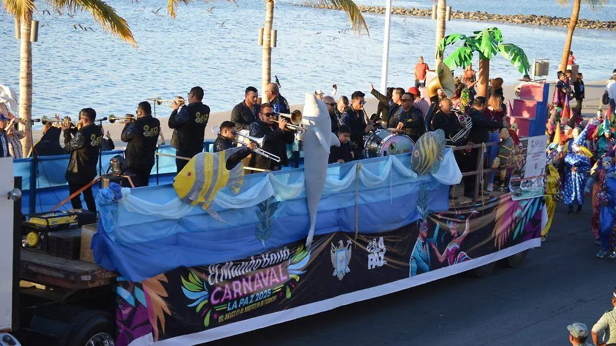 Comparsa-desfile-carnaval-malecon