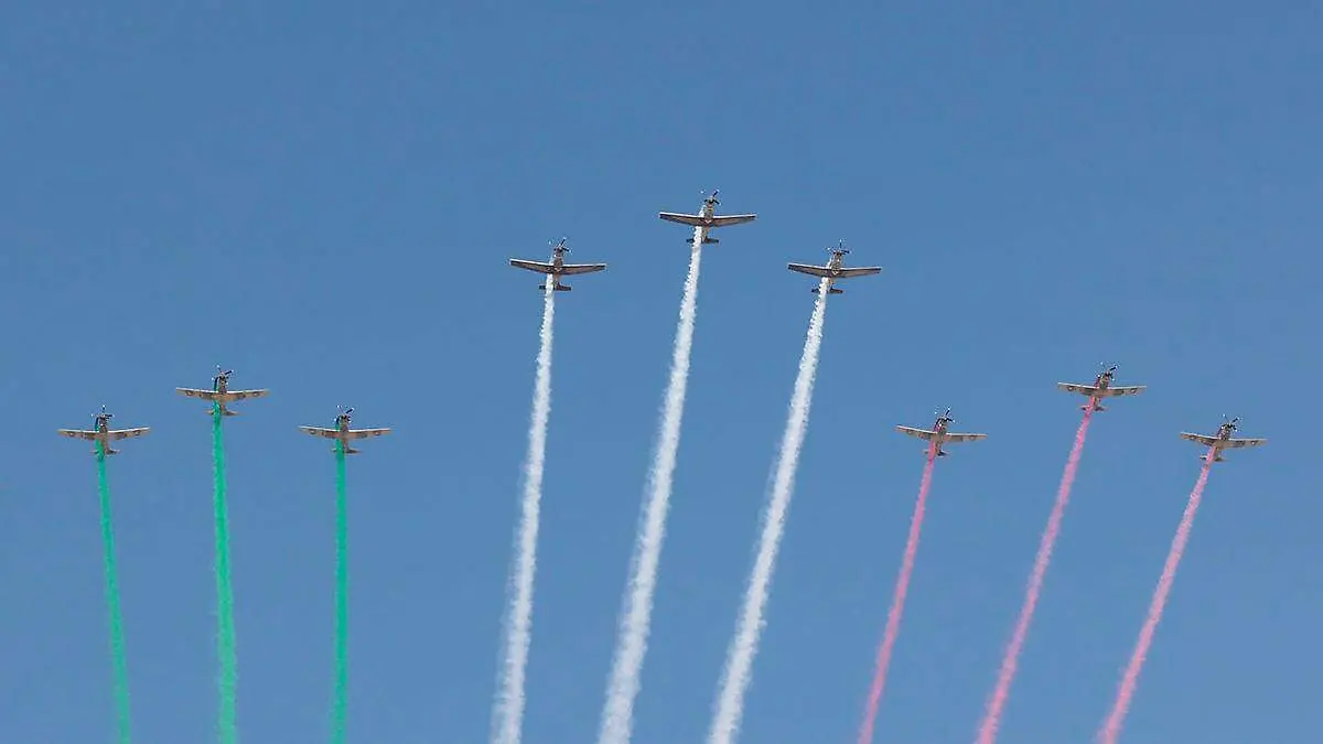 aeronaves-en-el-cielo-colores-patrios