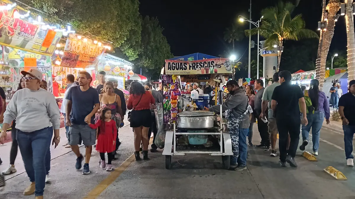 personas recorren los puestos del carnaval de la paz 2026 1