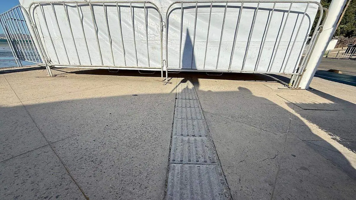 Guía podotactil obstruida 3