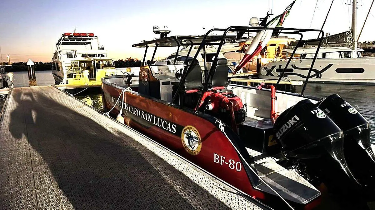 Primer barco bombero los cabos 2