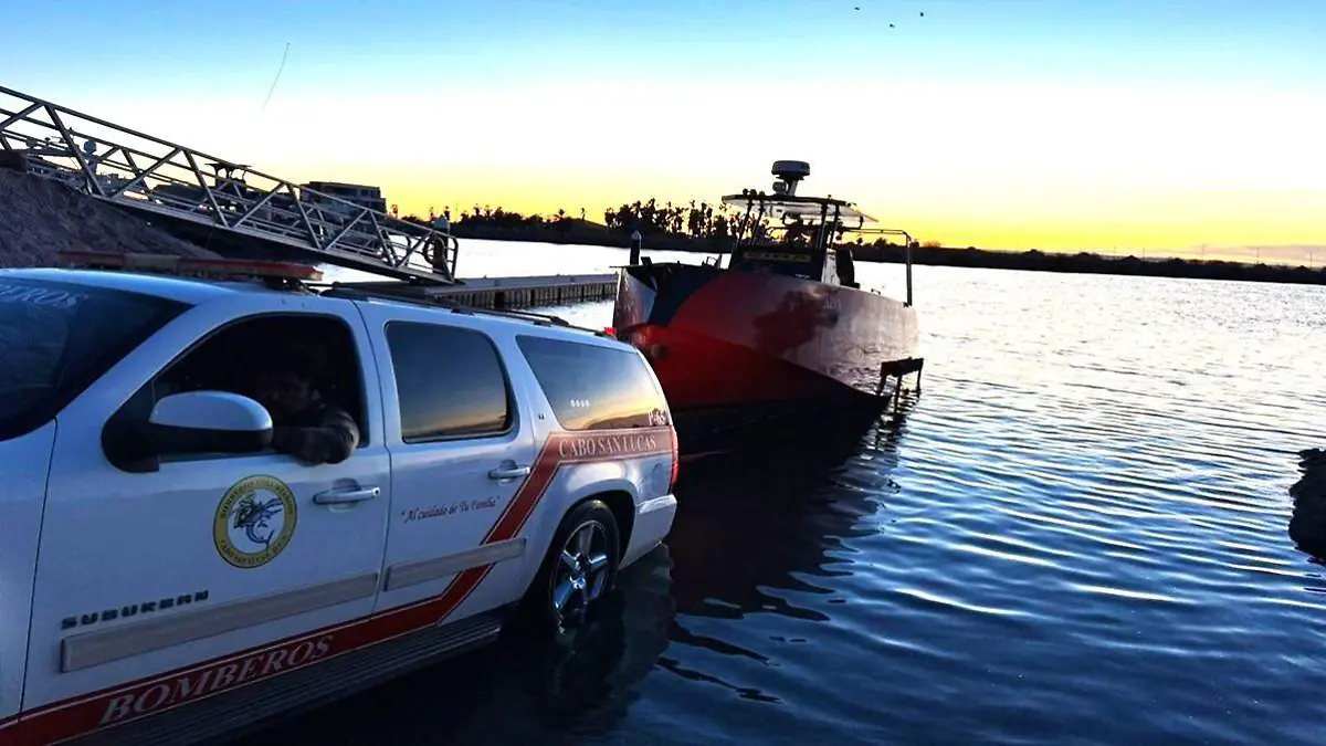 Primer barco bombero los cabos 3