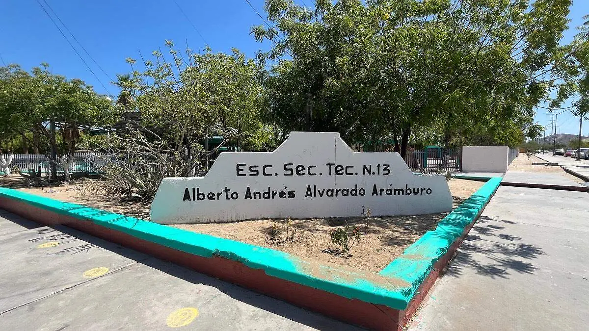 esterios-escuela-secundaria-tec-13-alberto-andres-alvarado-aramburo-la-paz