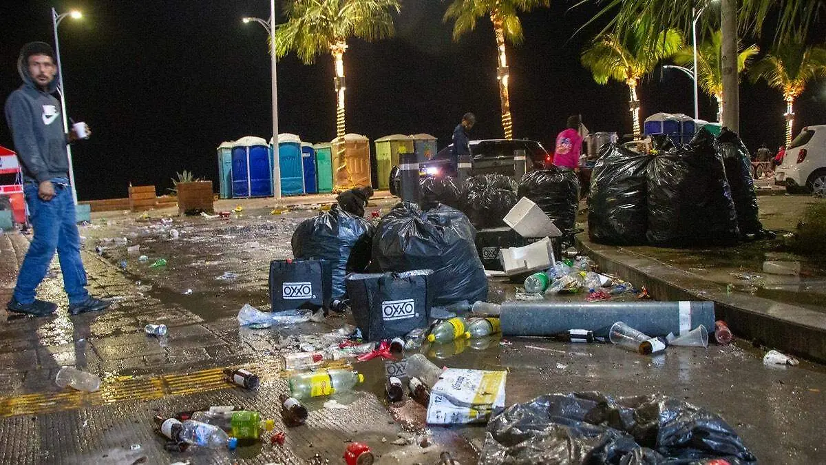 Basura carnaval malecon 2
