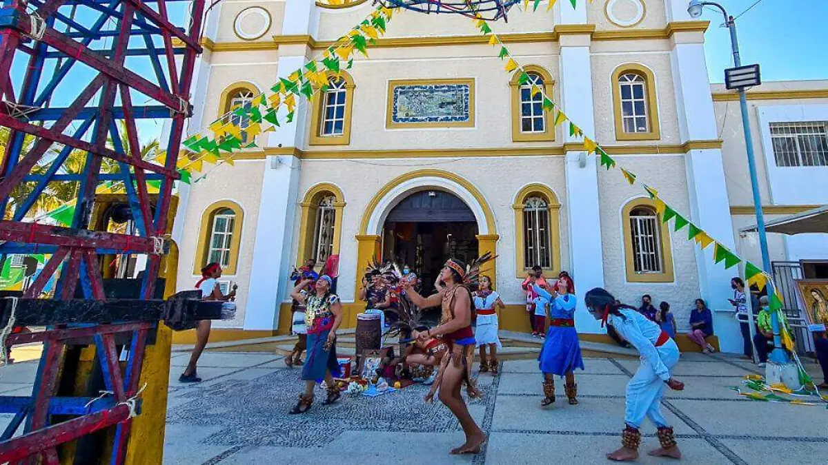 comunidad-indigena-danzando-iglesia-fiestas-tradicionales-san-jose-los-cabos