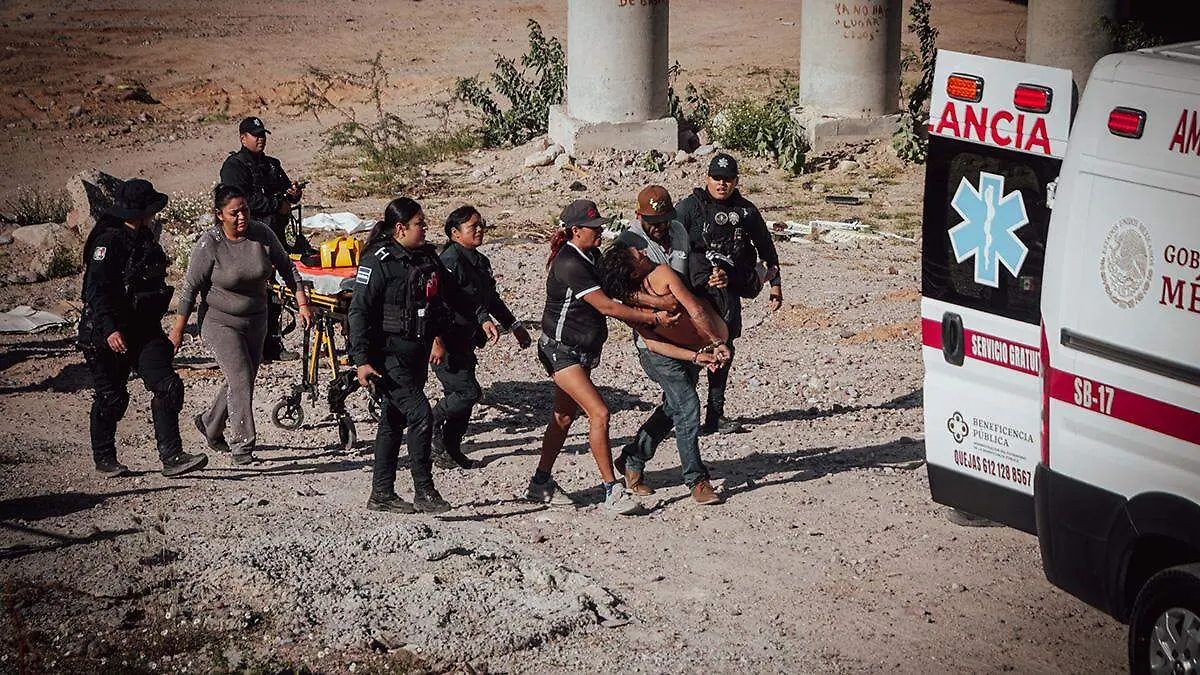 bomberos-la-paz-rescatan-mujer-en-puento-el-cajoncito