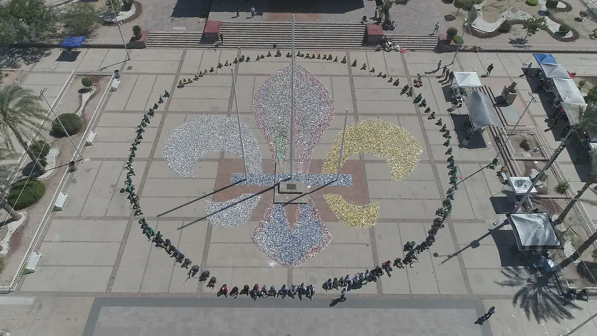 Escudo del grupo scout hecho con latas