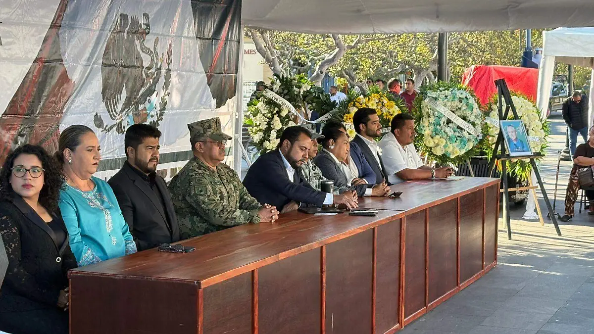 presidium honores a la bandera