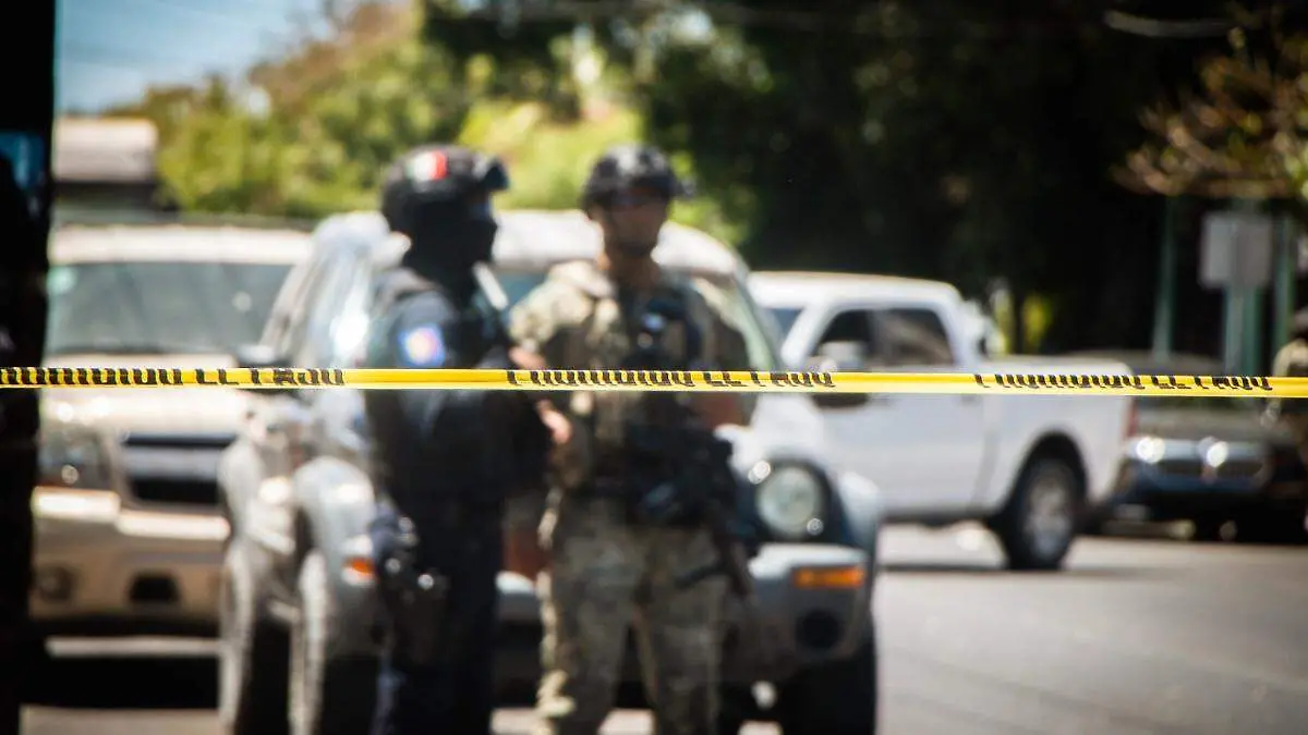 agentes-marina-zona-acordonada-la-paz