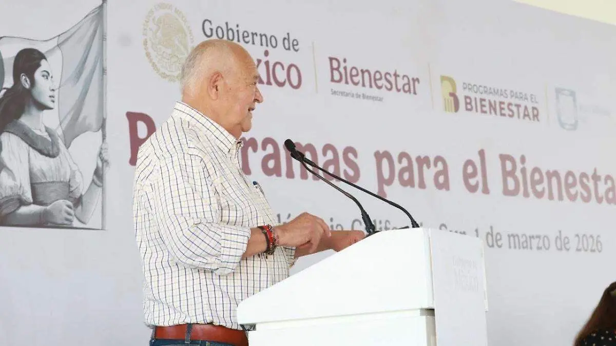 Víctor Castro hablando en conferencia de prensa