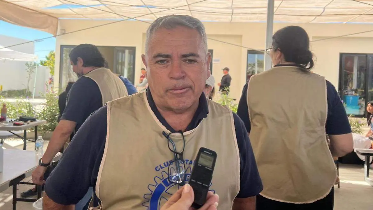 oscar-martin-nuñez-espinosa-presidente-club-rotario-cabo-san-lucas-mar