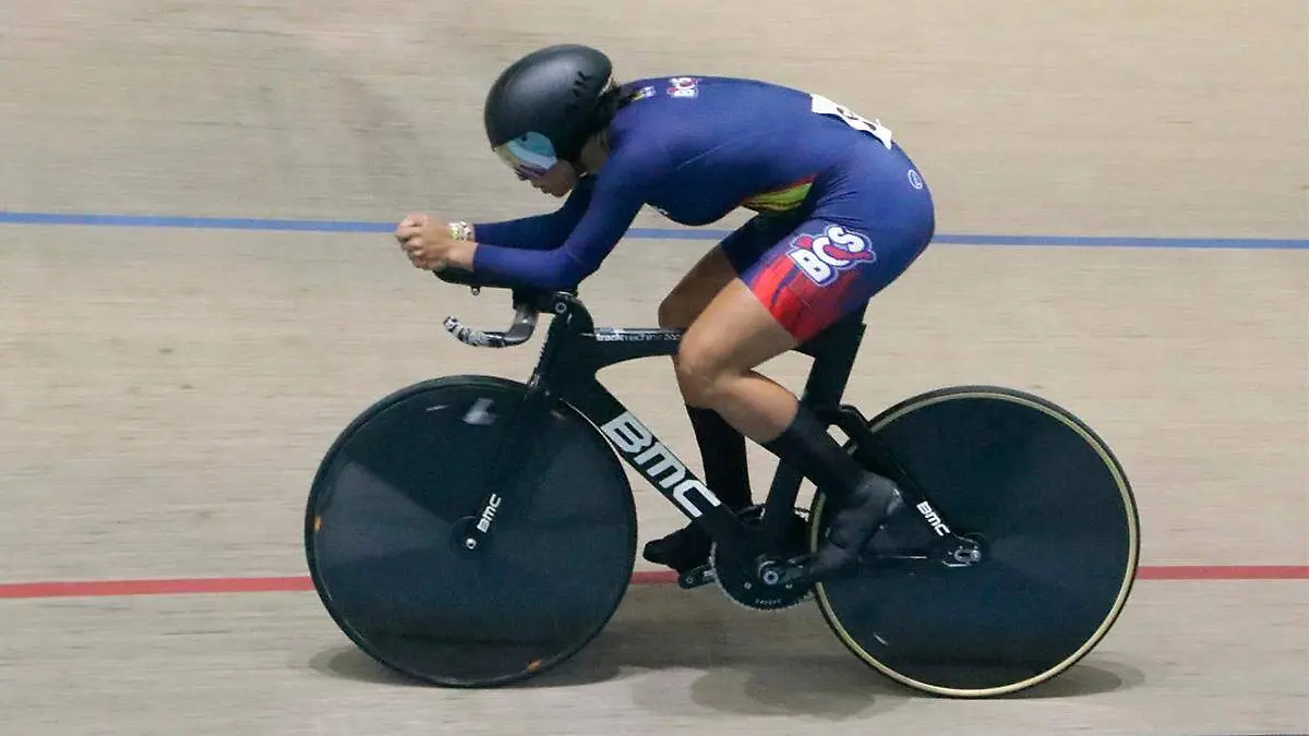 ciclista-sudcaliforniana-carla-dosamantes-sanchez-durante-prueba-velocidad-pista