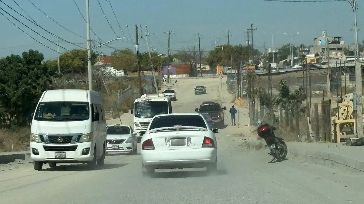 carros-circulando-colonia palmas-los-cabos