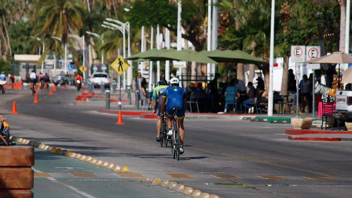 triatlon-participantes-en-bicicletas