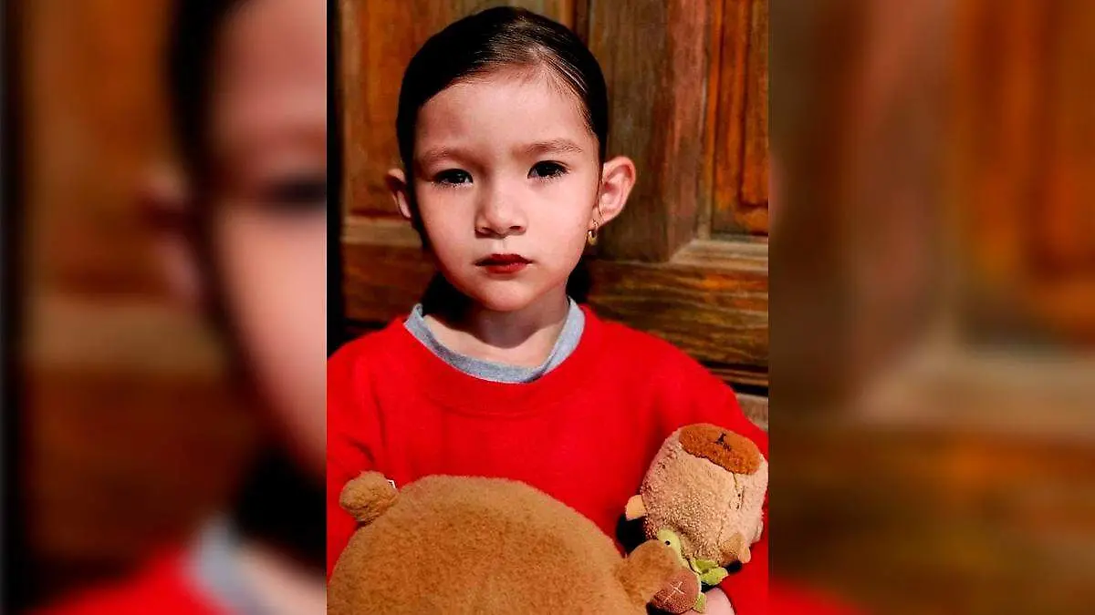 angela-georgina-meza-villanueva-con-peluche