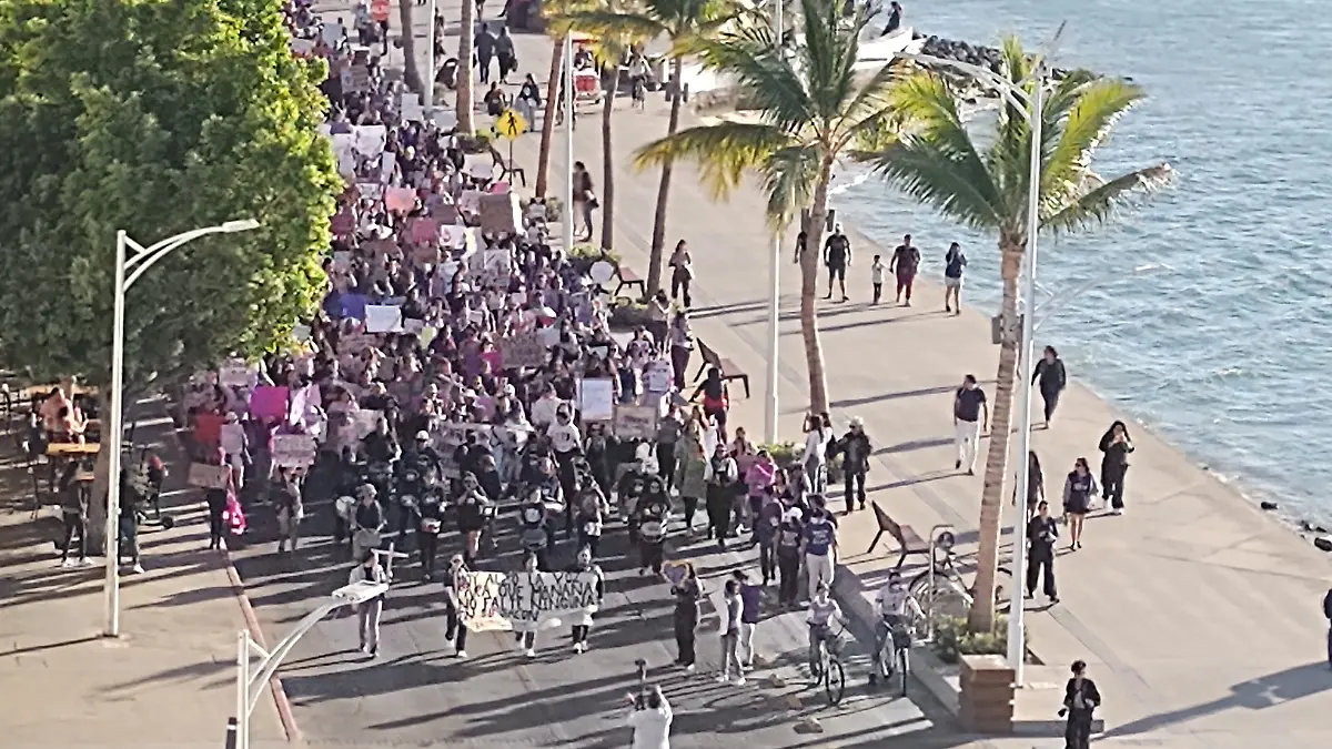 marcha-dia-internacional-mujer-malecon-la-paz