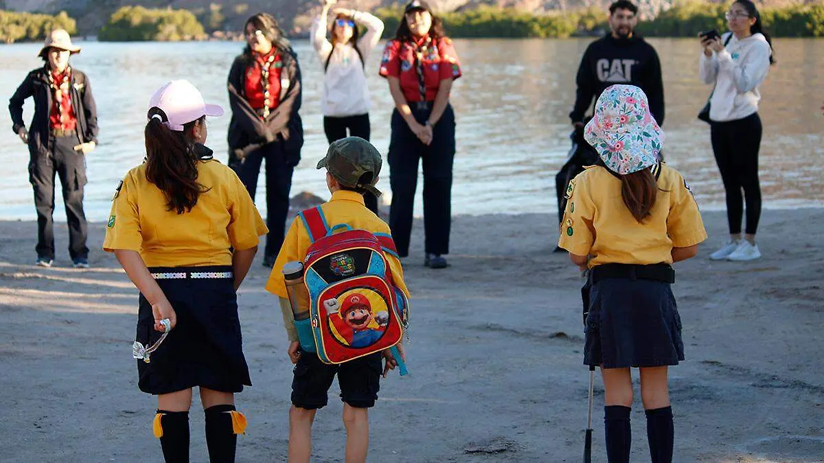grupo-scouts-albatros-limpieza-playa-el-paceno