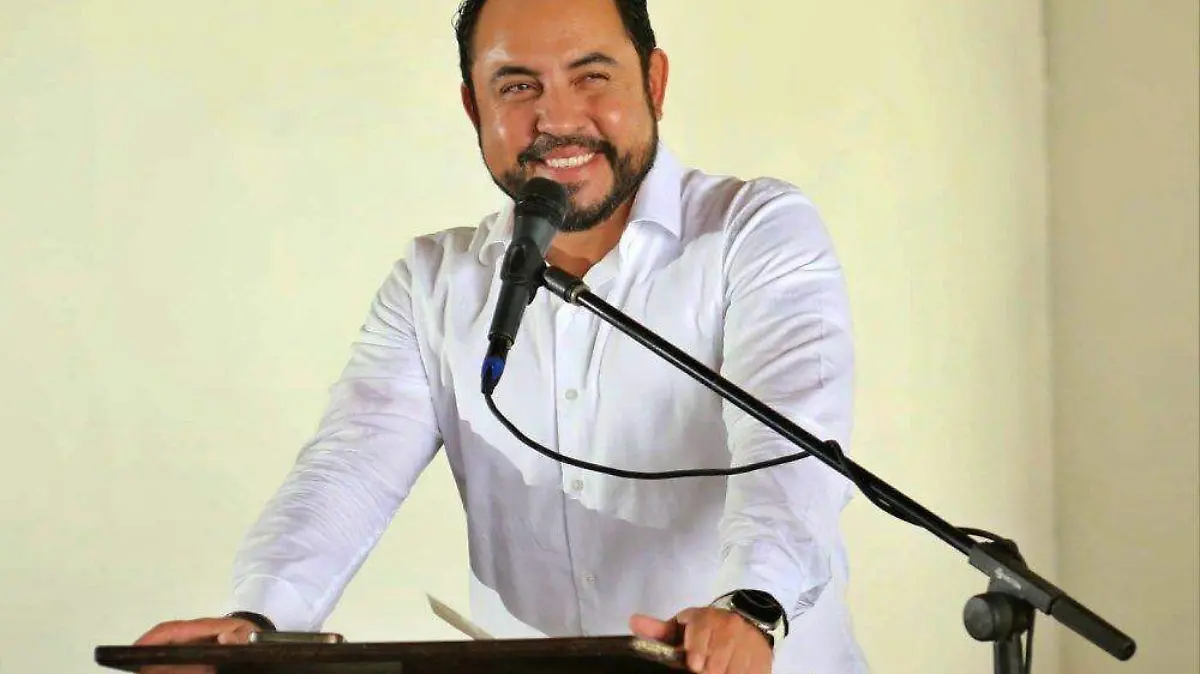 Christian Agundez, alcalde de los cabos