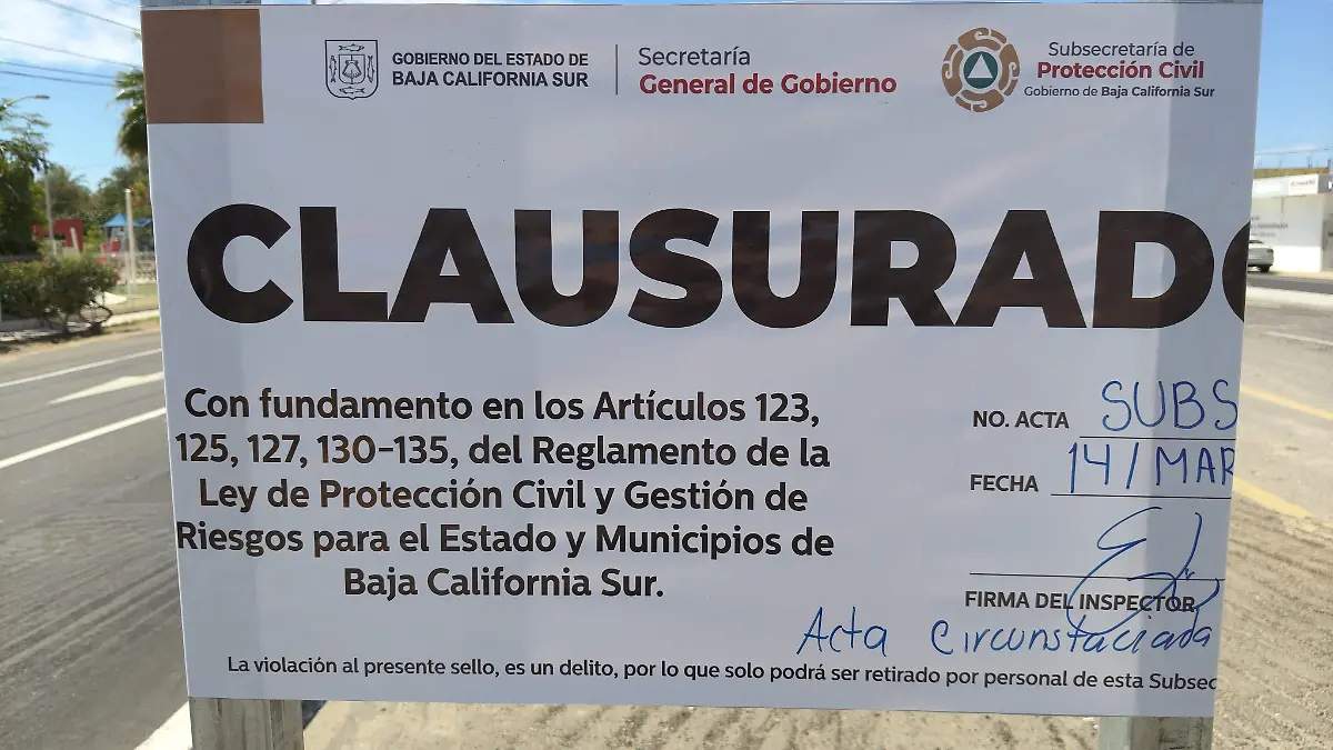 Sello de clausura en obra de Chametla