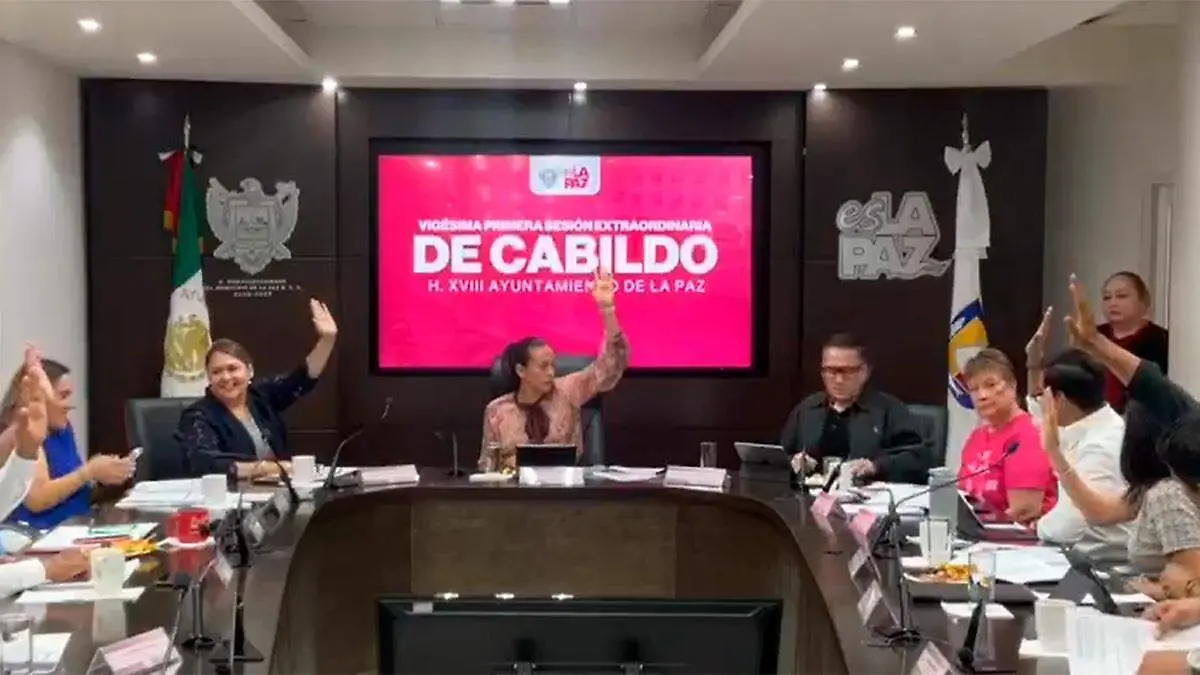 cabildo-de-la-paz-votando-compra-tinacos