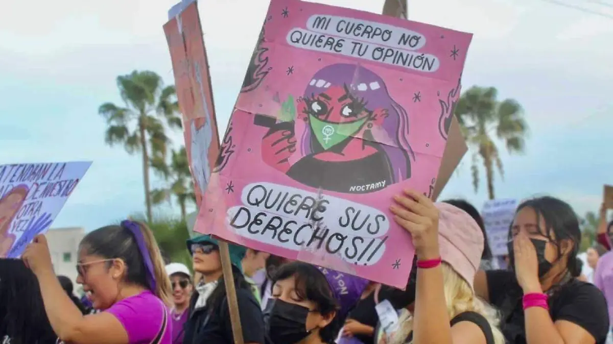Mujeres exigiendo por el aborto 2