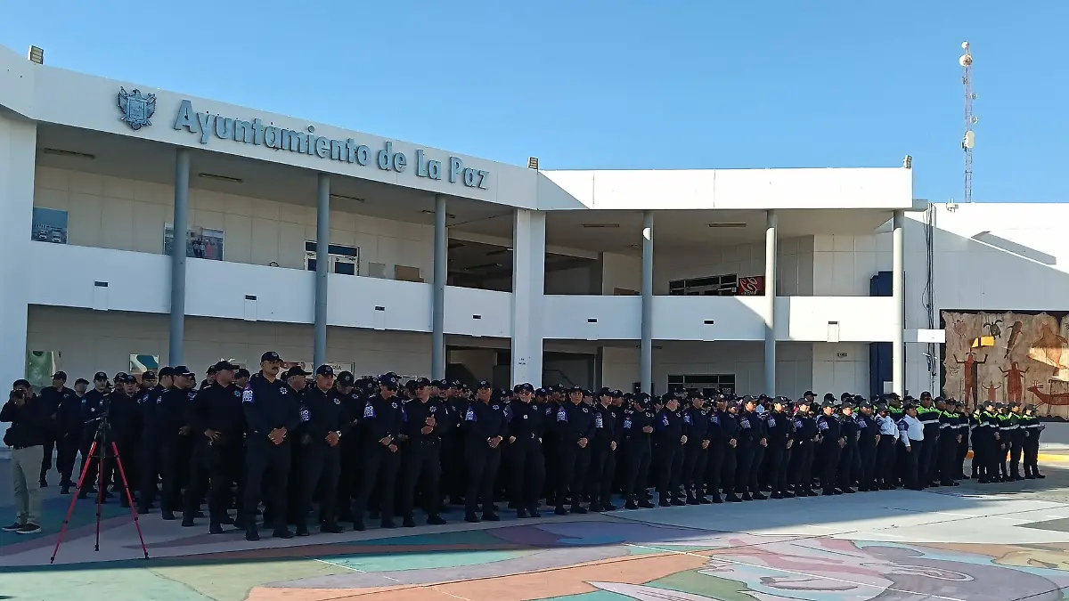 elementos-policias-explanada-ayuntamiento-la-paz