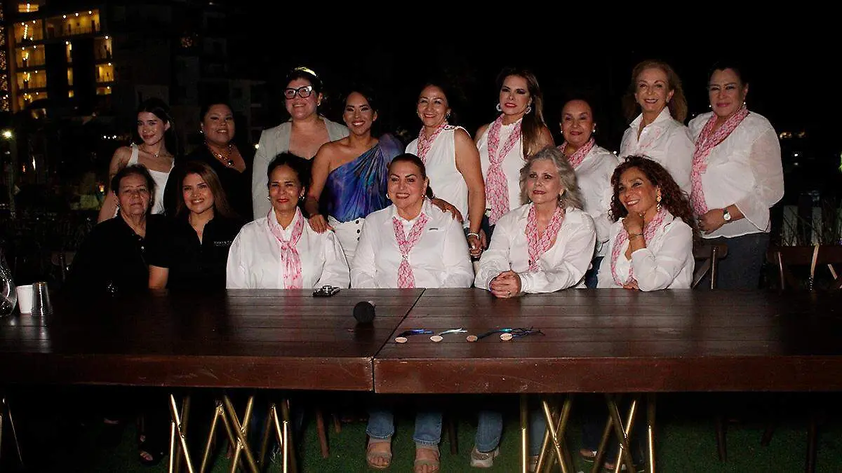 onco-reto-bcs-con-organizadores-de-pasarela-con-causa