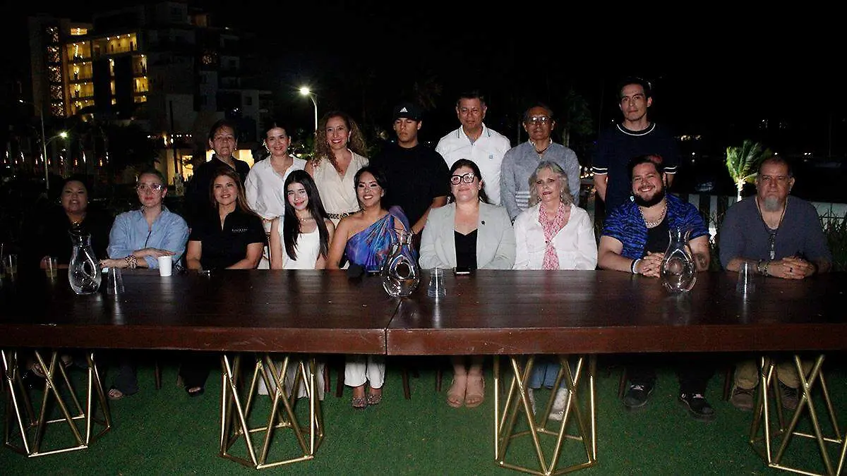 artistas-organizadores-de-pasarela-con-causa