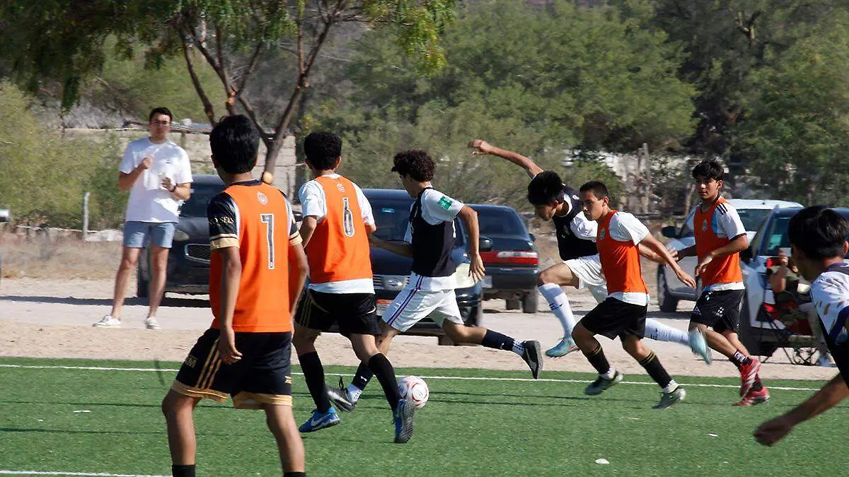 partido-en-la-visoria-del-club-guadalajra-en-la-paz